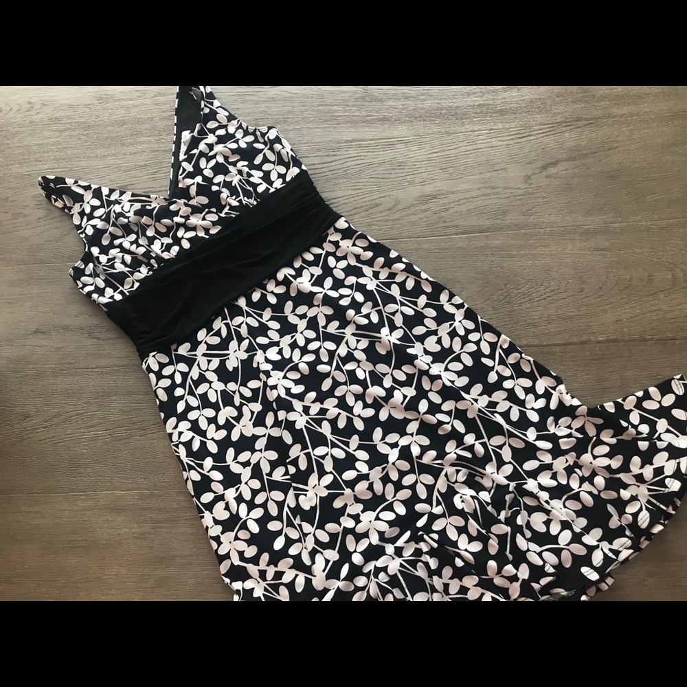 WHBM Black and white dress. Size: M.